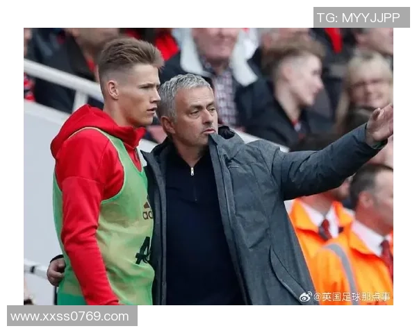 穆帅展示麦克托米奈球衣笑称“该送我”，红蓝情深，不止眼前的胜利！