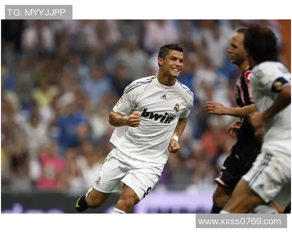 从巅峰对峙到更衣室泪水：穆里尼奥“训哭”C罗，揭秘皇马狂人时代的铁血与柔情